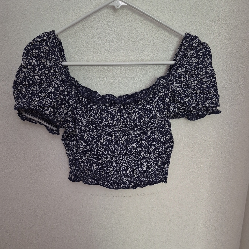 La Hearts Navy Floral Puff Sleeve Crop Top